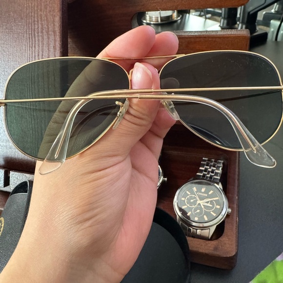 Ray-Ban Classic Gold Frame Sunglasses - Picture 2 of 7